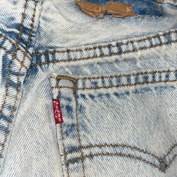 Vintage Levi Jean shorts - Picture 3 of 4